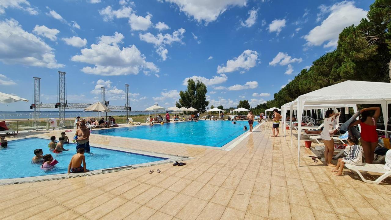 Sporkoey Hotel & Beach Club Darica  Exterior photo